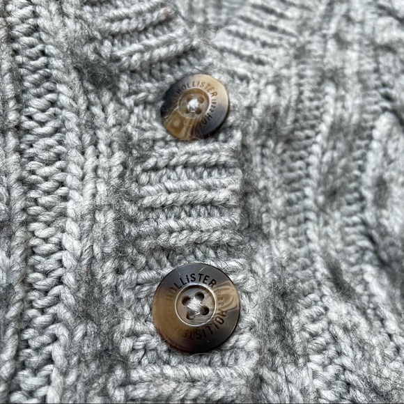 HOLLISTER •Marled Gray Wool blend Fitted Cable Knit Button Up Sweater Sz S-M - Picture 5 of 7